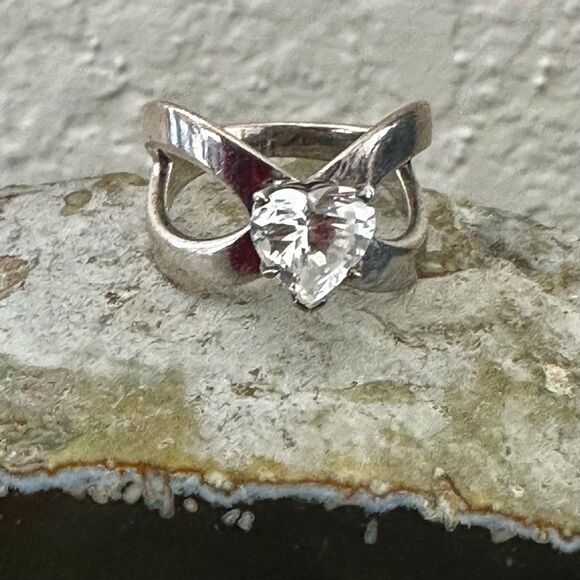 Sterling Silver Heart CZ Criss-Cross Band vintage ring - Picture 7 of 9